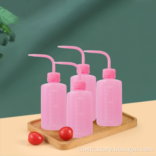Lab Plasticware: Squeeze Type Plastic Wash Bottles in 250ml, 500ml, and 1000ml Sizes - Multipurpose Laboratory Bottles